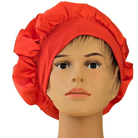 Bonnet en satin rouge