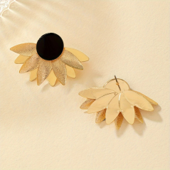 Bijou unique rond noir avec accents en forme de feuille