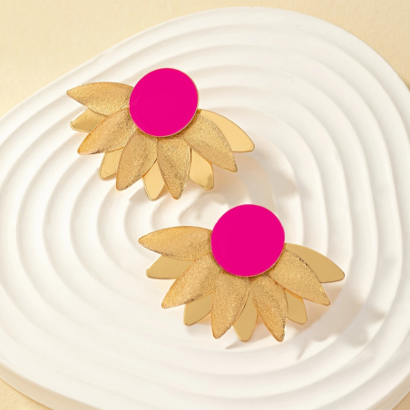 Bijou unique rond rose avec accents en forme de feuille